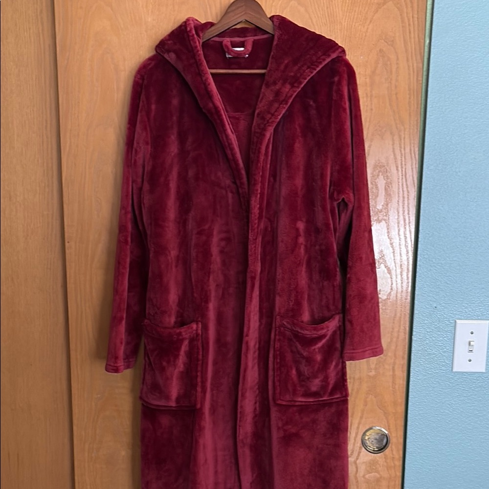 Joyaria Deep Red Plush Robe - Picture 6 of 6
